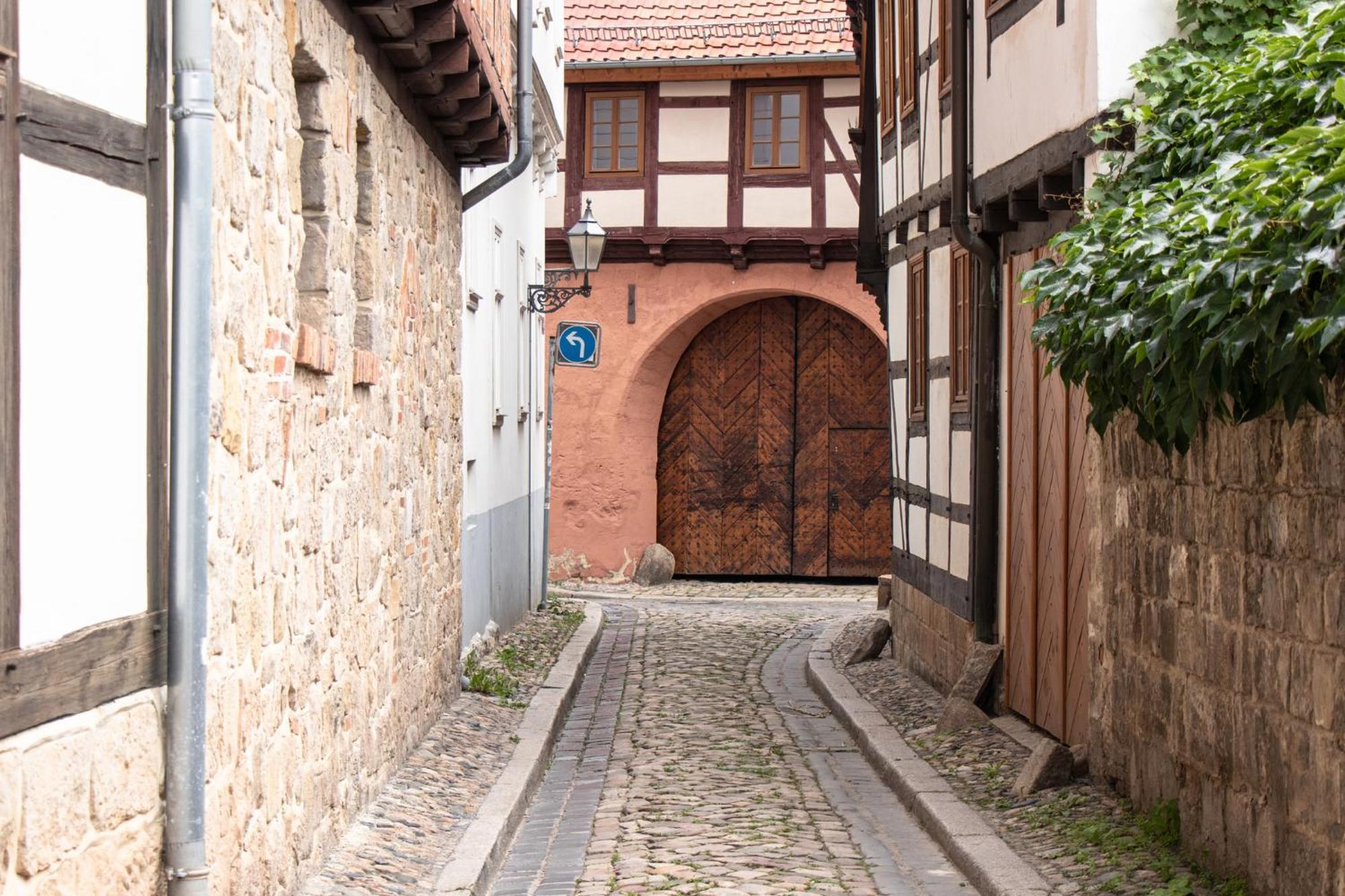 Ferienhaus Im Altstadtgaesschen Mit 3 Badezimmern เควดลินบวร์ก ภายนอก รูปภาพ
